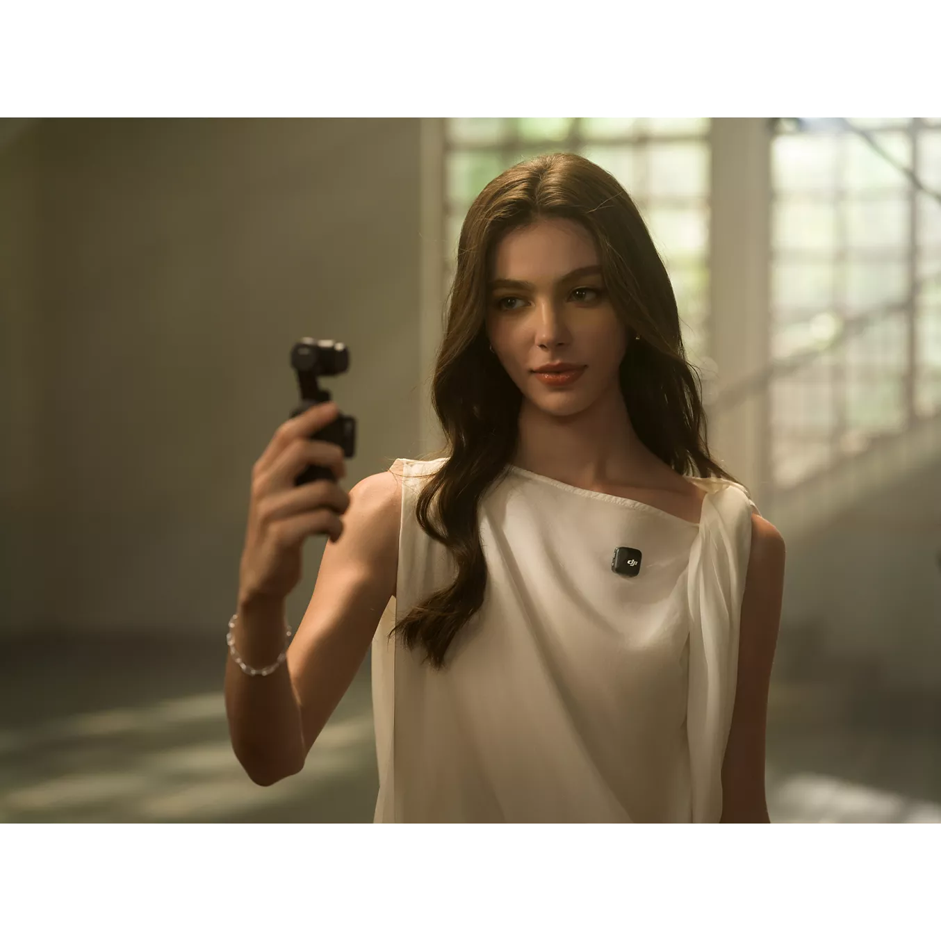 Caméscope de poche DJI Osmo Pocket 4 Creator Combo