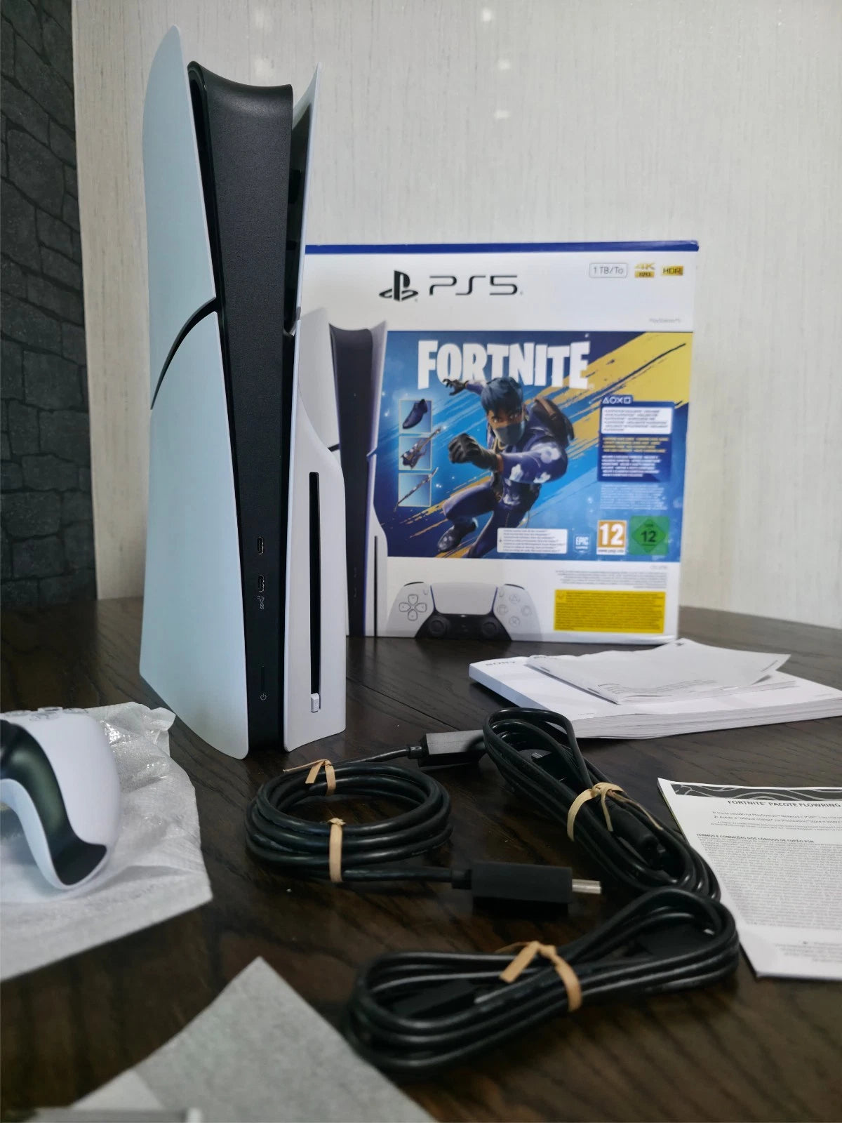 Pack Sony PlayStation 5 Slim 1 To Édition Disque PS5 Fortnite Blooming Chaos - Occasion Très Bon État
