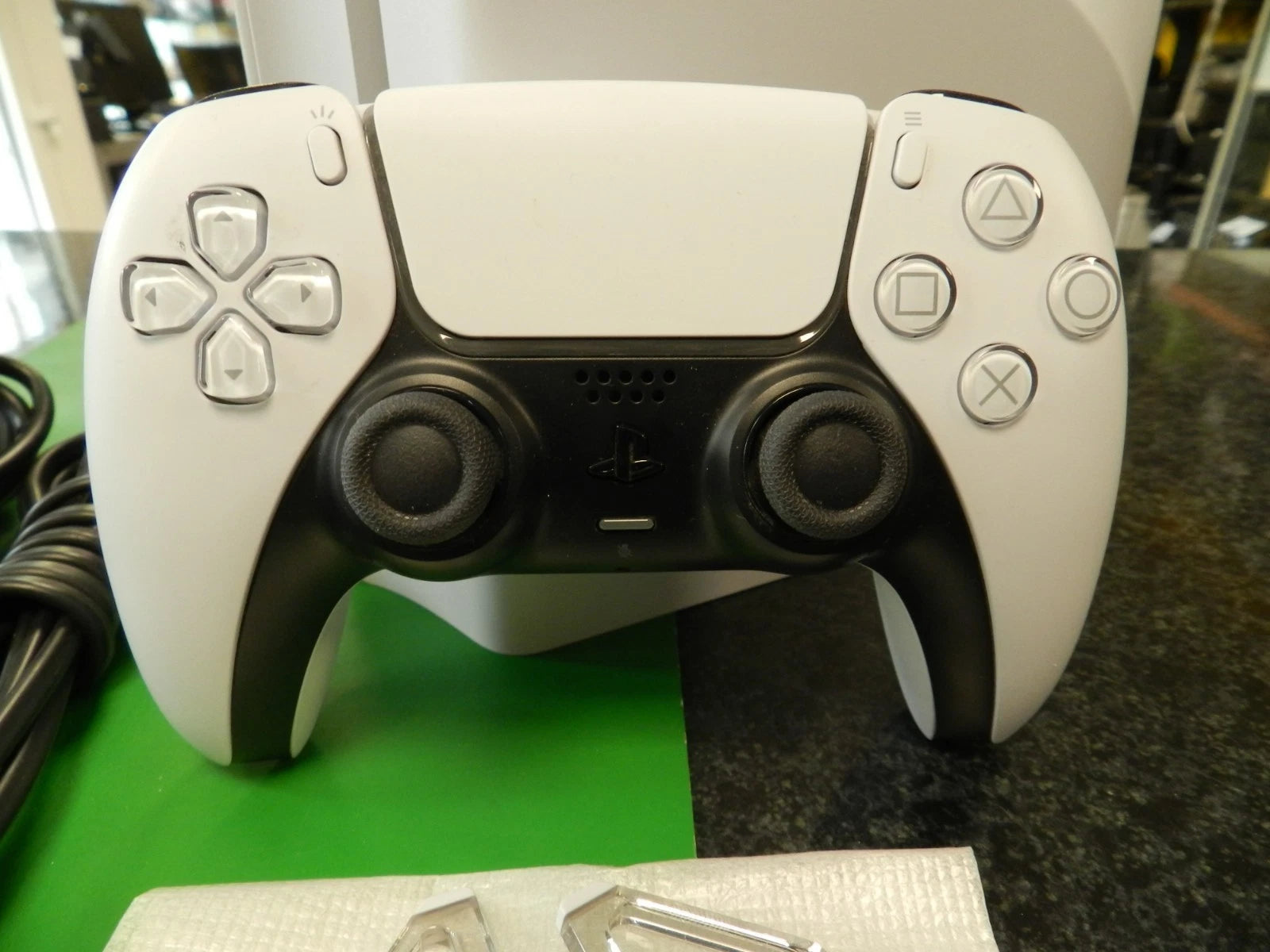 Sony PlayStation 5 Slim 1 To Édition Disque Blanche (CFI-2016) avec Manette DualSense – Occasion Très Bon État