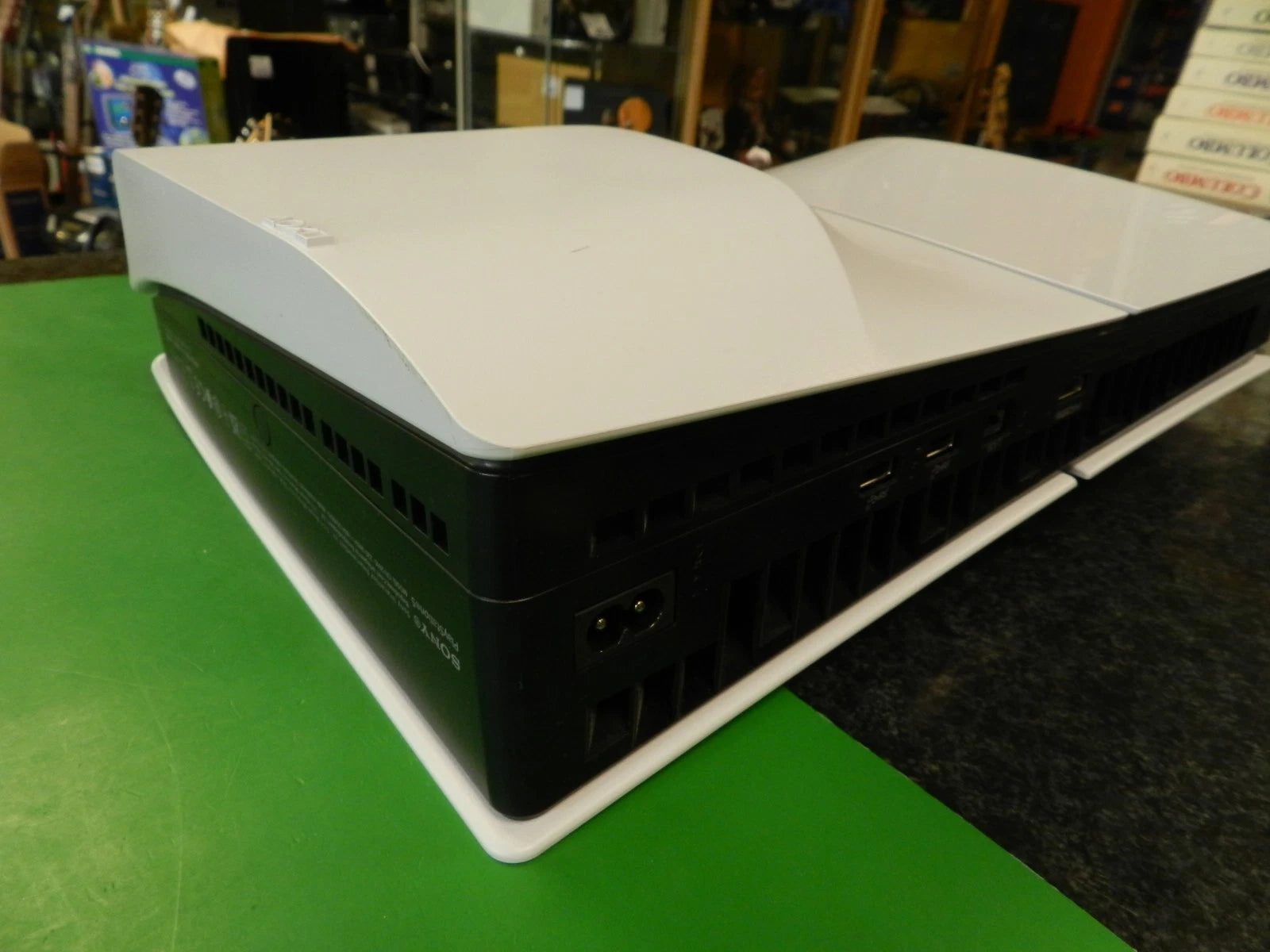 Sony PlayStation 5 Slim 1 To Édition Disque Blanche (CFI-2016) avec Manette DualSense – Occasion Très Bon État